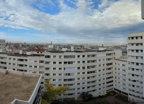 Charming Studio with Eiffel View