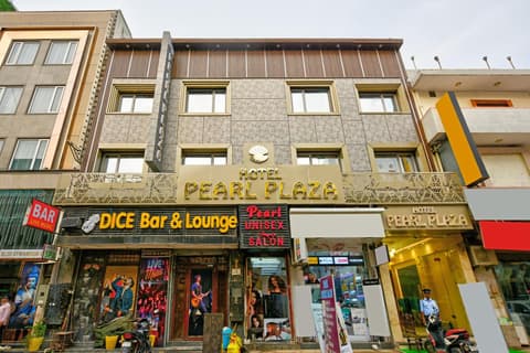 Hotel Pearl Plaza - In City Centre Connaught Place & Walk IN NDLS Station