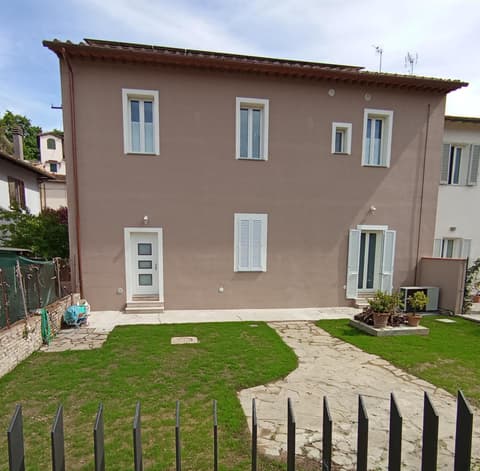 Casa nel borgo di Capraia