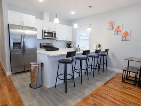 4 New Apts - 3 Bed Apt 1st Floor & 3 Bed Apt 2nd Floor - 1 Bed Studio Apt Ground Floor & 1 Bed Studio Apt Ground Floor near Penn Station EWR Airport Beth Israel Hospital Manhattan NYC, 