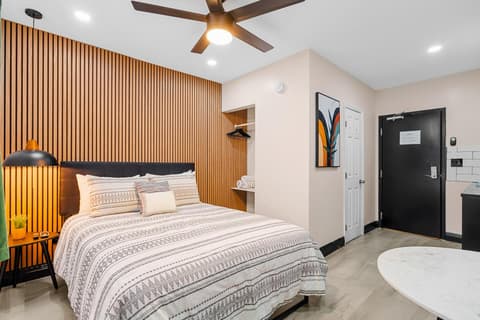 Baybreeze Apartments by Lowkl