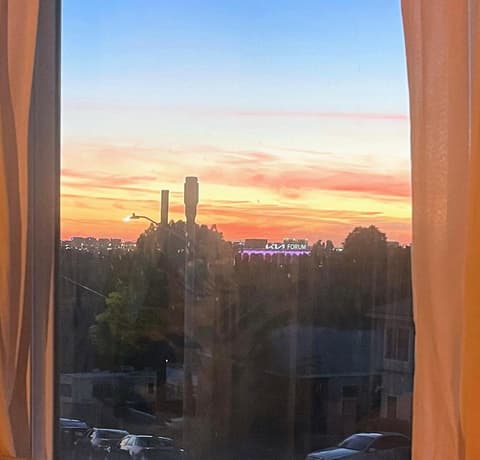 Inglewood Forum and Sofi park and walk private room