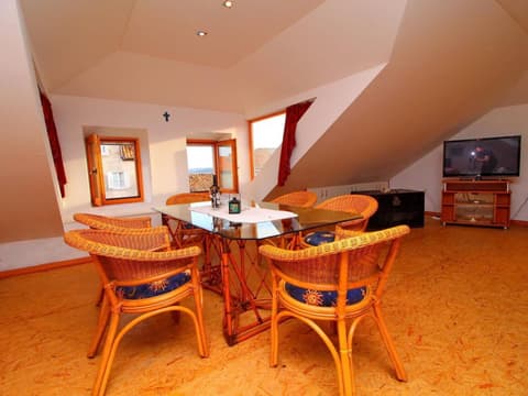 Villa Captain s Home - Four Bedroom Holiday Home with Terrace and Swimming Pool