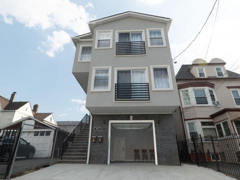 4 New Apts - 3 Bed Apt 1st Floor & 3 Bed Apt 2nd Floor - 1 Bed Studio Apt Ground Floor & 1 Bed Studio Apt Ground Floor near Penn Station EWR Airport Beth Israel Hospital Manhattan NYC, 