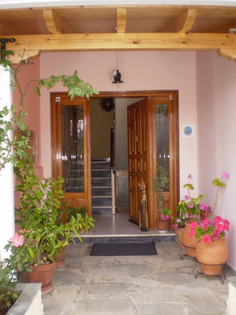 Chrysoula's Guests