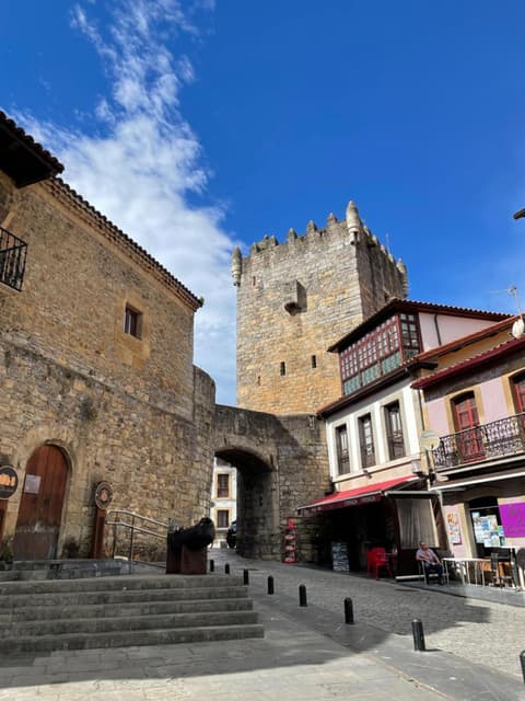Hotel Castillo Valdés Salas, 