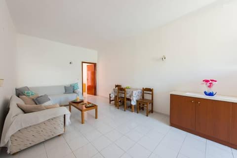 Merryland Studios & Apartments