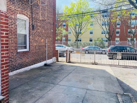 NYC Cozy Private Bedroom Parking & Near Subway - Business & Tourists