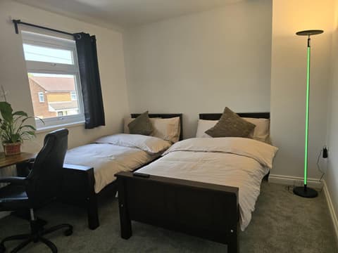 Heathrow, Hounslow, Beautiful Modern Home