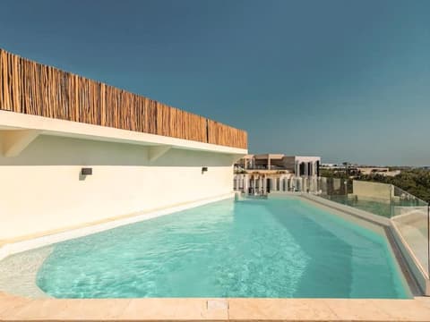 4 Pax Luxury Condo Pool Acces, 