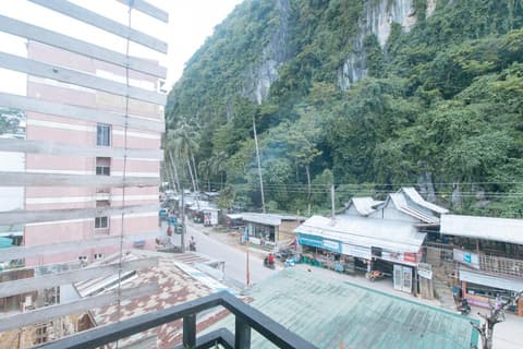 RedDoorz @ Lualhati Garden Cottage El Nido Palawan