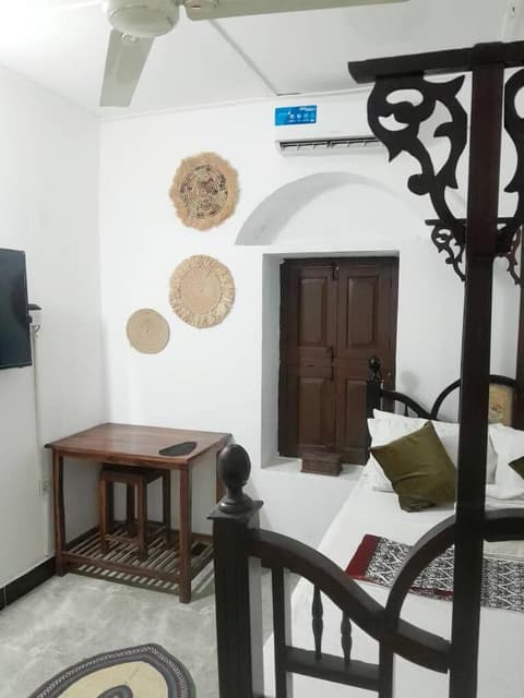 Gian Stone Town Apartment with Wi-Fi by Monalisa