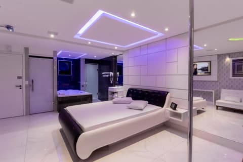 BAMBINA HOTEL -Adultos Somente