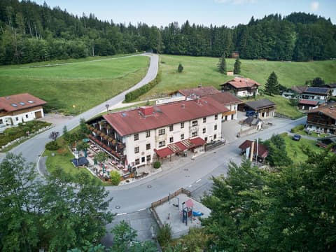 Aktivhotel & Gasthof Schmelz Ihr familienfreundliches Urlaubs Hotel mit Wellness, Almsauna, Chiemgau Karte