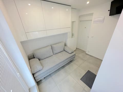 Krásny byt - garzonka v Novom meste s terasou, 