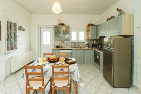 Studio Irene, Lindos 10 minutes, Beach 4 minutes, 