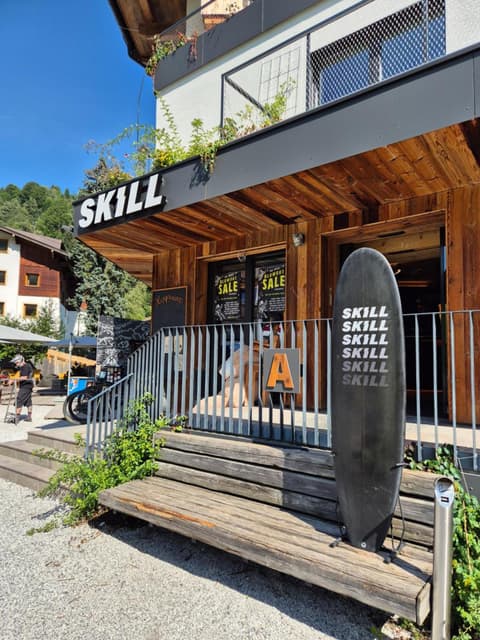 SKILL Mountain Lodge - Ski und Bike Hostel im Sommer mit JOKER CARD