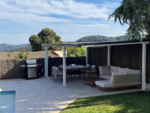 CASA CON JARDIN, SAUNA, PISCINA PRIVADA y NATURALEZA CERCA DE BARCELONA