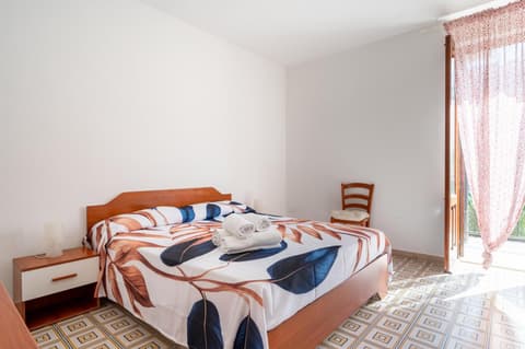 GuestHost - Cozy Flat in the Heart of Letojanni, 