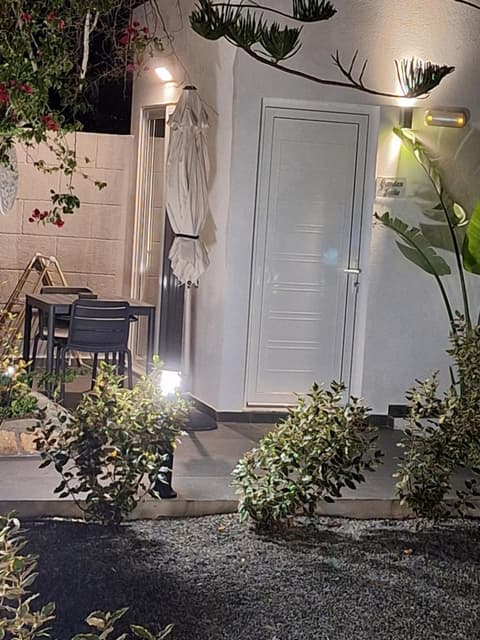 POUNEDES LUXURY SUITES