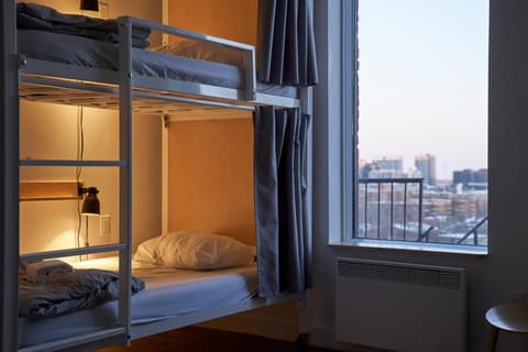 Auberge Saintlo Montréal Hostel
