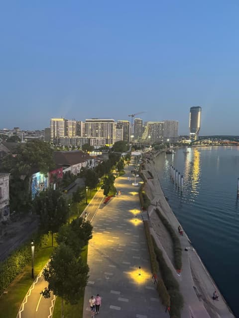 Apartments and Rooms L E F T RIVER Belgrade