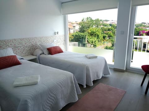LAR JARDÍN - Casas independientes con parking privado