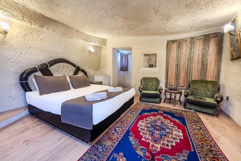 Kayatas Cave Suites, 