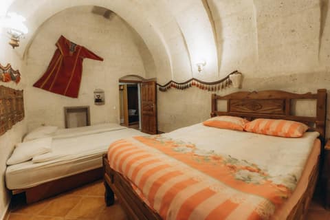 Anatolia Raymonde Cave House