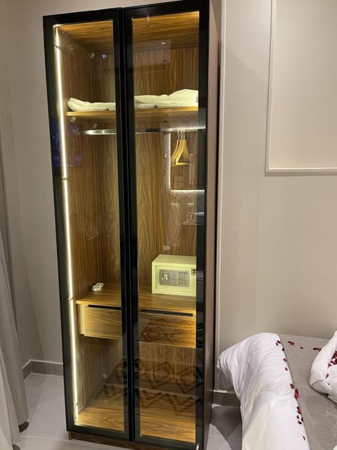 AKHNATON Pyramids View Hotel With Rooftop Access & airport pickup