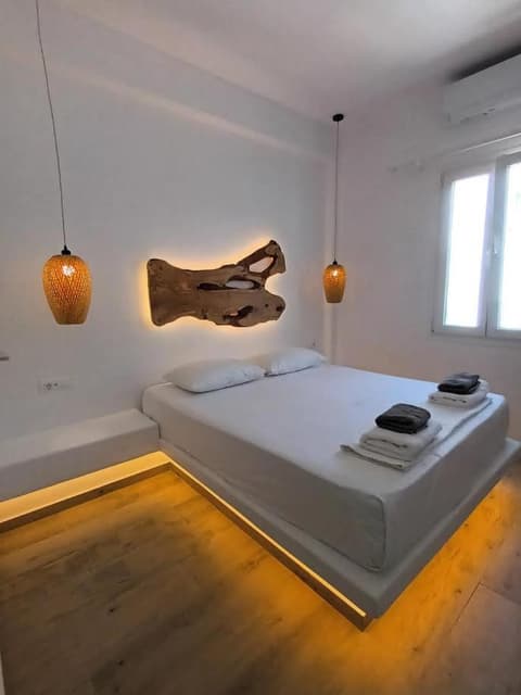 Alexandra Suites & Rooms - MYKONOS PORT