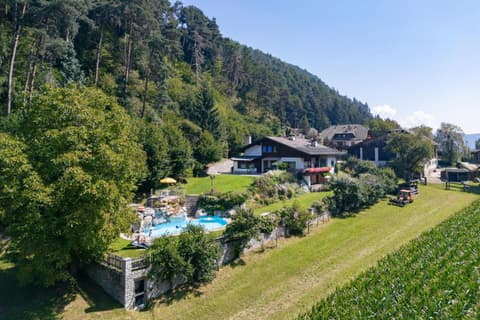 Residence Obermoarhof - Family Apartments with Pool & Playground