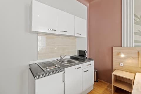 Dependance Rooms I 6 Mins to U6 Alser Straße I Self Check In, 