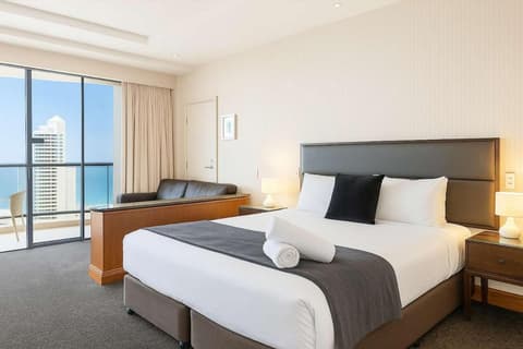 Ocean View Studio Apartment Surfers Paradise - Parking