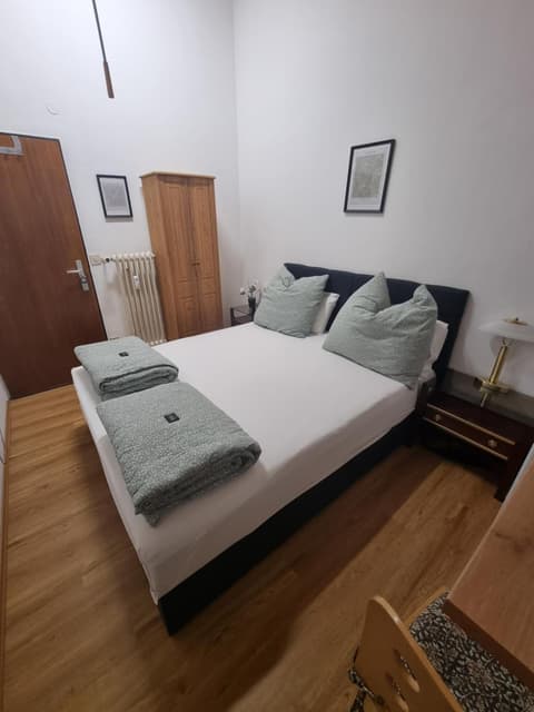 Cozy apartment in commercial centre for two