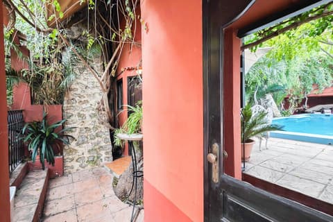 Navila Estudio en la piscina, 