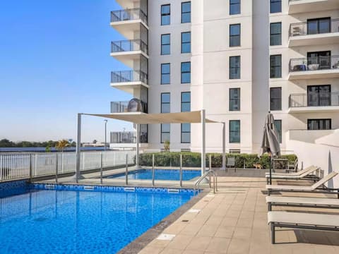 A Place to Stay 1BR Waters Edge Theme Parks, Yas Island