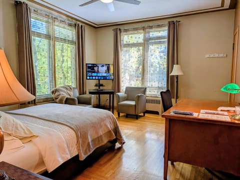 Chateau Murdock Gite