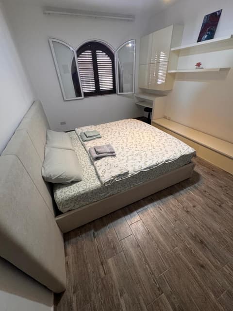 Double bedroom with private bathroom