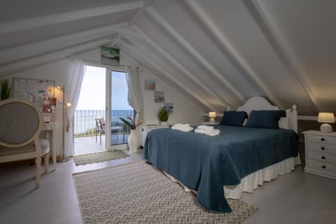 Ocean Garden, 4 units by the ocean
