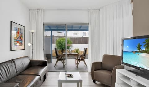 Apartamentos LIVVO Mar Azul - Adults Only
