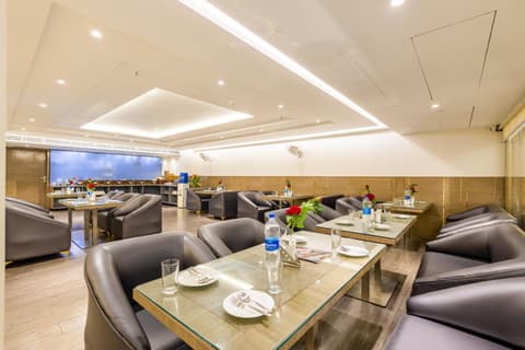 Newly Built Gold The Royal With Rooftop Restaurant - 2Mins Walk From New Delhi Rail Station & 5Mins from Connaught Place