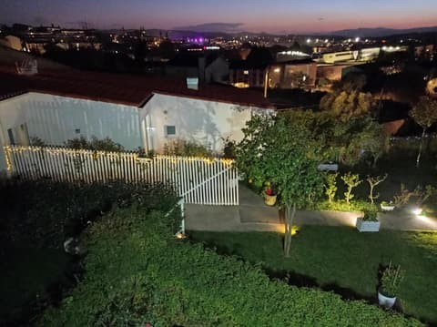 LAR JARDÍN - Casas independientes con parking privado