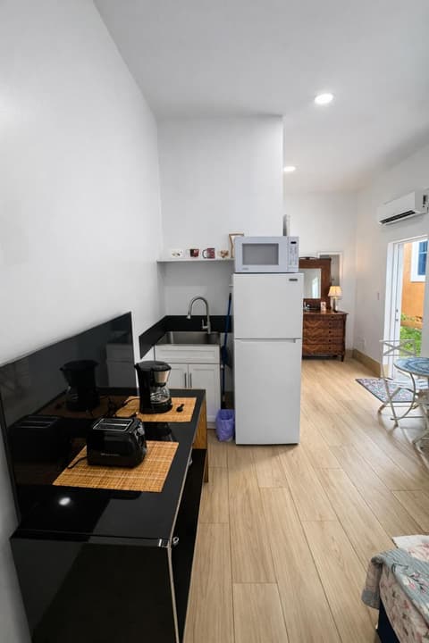 Quiet Studio Retreat attached to big House