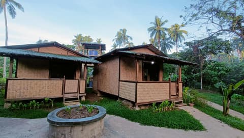 Tony's Country Glamping with chalet with private wash room accommodation