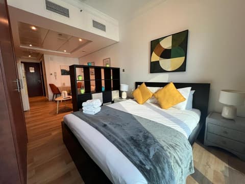 Higuest - Lake-view Studio in JLT