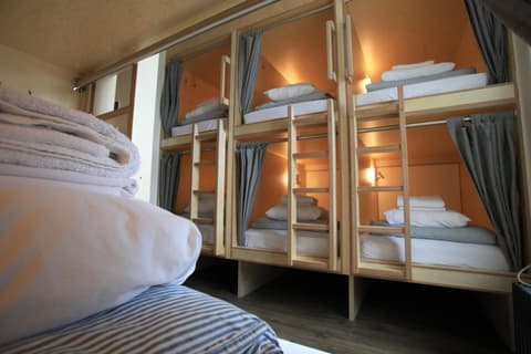 Saintlo Ottawa Jail Hostel