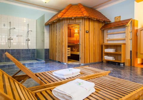 Török rooms, bistro & wellness