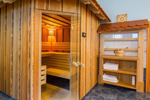 Török rooms, bistro & wellness