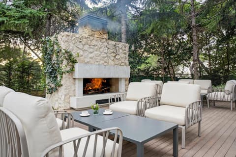 Arbor Hotel - Signature Collection